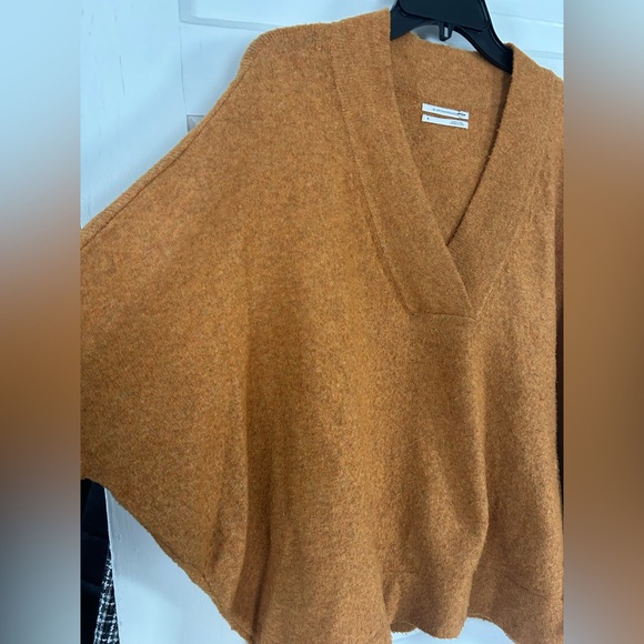 Anthropologie Warm Brown Oversized V-Neck Sweater. Size Medium - Picture 3 of 9